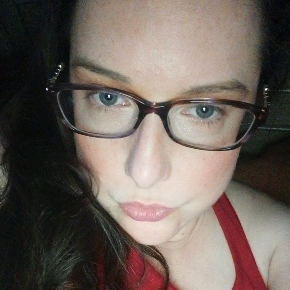 Meet your Posher, Lynn - Picture 3 of 15